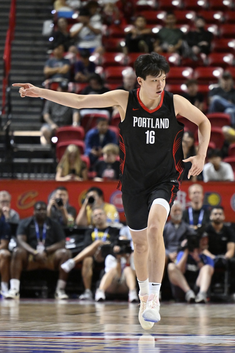 🃏杨瀚森：我在场上需要去支配球 让大家都能融入到比赛当中