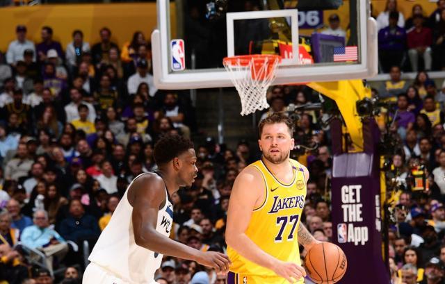 bwin必赢官网-扳平比分！湖人借防守大战破狼，三巨头发威不好惹