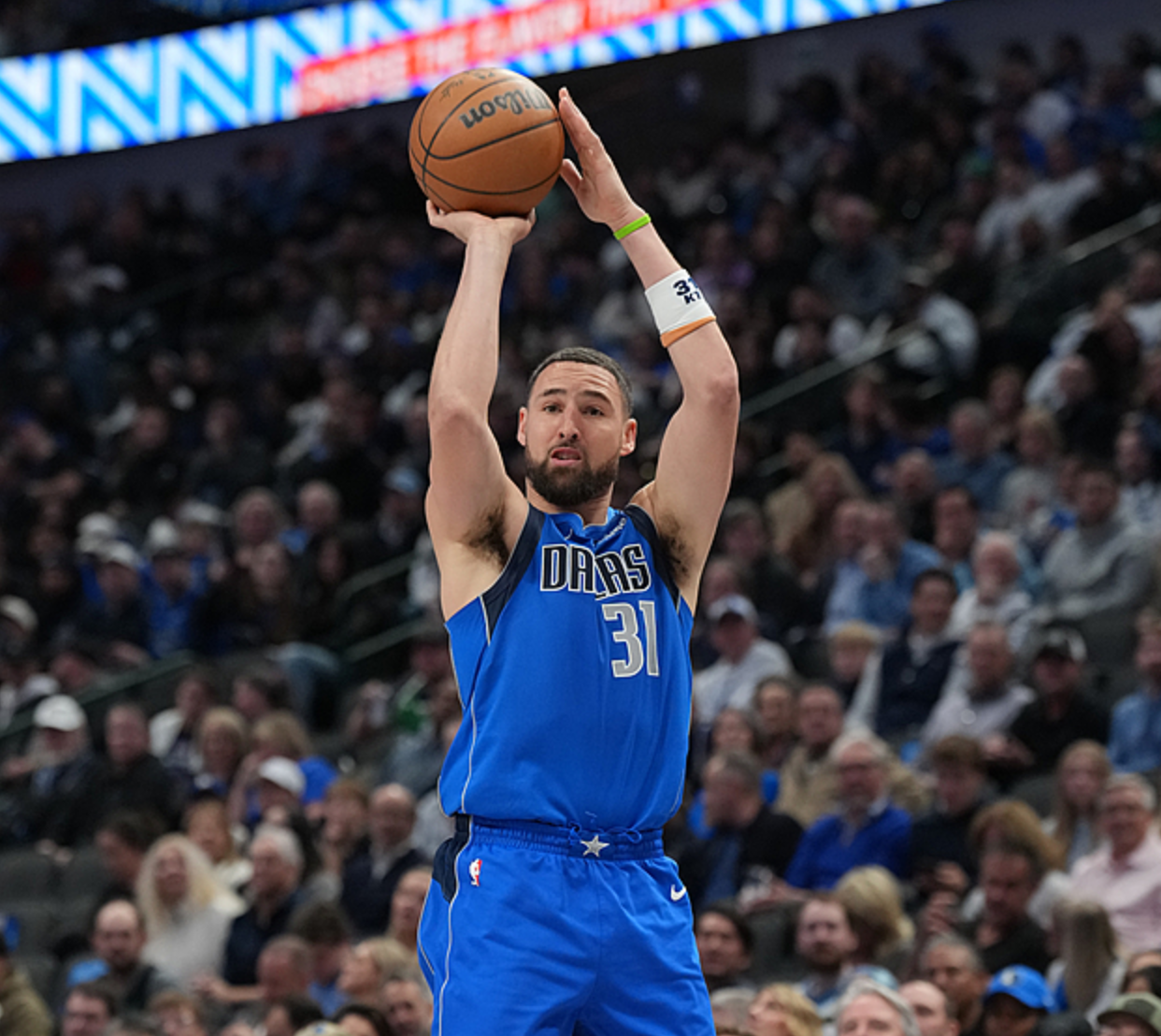 bwin官网登录入口-西部排名又变了：湖人爆冷输球，勇士三喜临门，2队排名互换